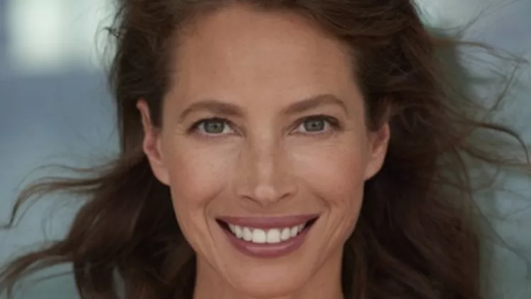 Η Christy Turlington Burns είναι το νέο πρόσωπο της Biotherm
